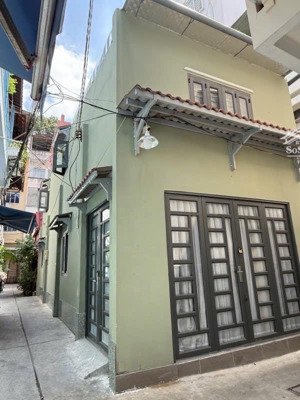 ttq5 trần hưng đạo, p1, q5. ngay quận 1 sát mặt tiền hẻm xe hơi lô góc 2 mặt thoáng mát