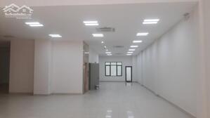 Cho thuê nhà MT: 7m DT: 100m2 đường Mê Linh, vỉa hè rộng nhà thông sàn.
