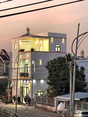 Nhà 2Lầu đúc, Góc 2MẶT TIỀN - BỜ KÈ RẠCH CÁI SƠN (Gần sát chợ An Bình, view cực kì đẹp)