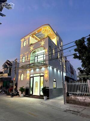 Nhà 2Lầu đúc, Góc 2MẶT TIỀN - BỜ KÈ RẠCH CÁI SƠN (Gần sát chợ An Bình, view cực kì đẹp)