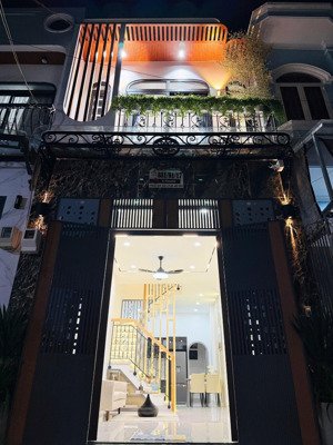 nhà chính chủ mới đẹp hẻm xe hơi gần emart phan huy ích dt 38,2 m2 trệt lầu giá 5 tỷ 950 tr