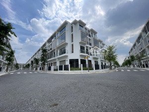 căn góc lớn 202m2 giá 8,6tỷ / lh: 