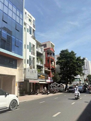 mặt tiền lý chính thắng gần hai bà trưng, có hẻm sau 3m, dt 4.2x26, 5 tầng, giá 34 tỷ