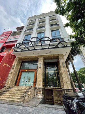 bán tòa ks 8 tầng, mp, nguyễn hoàng. dt 234m2, mt 10m. vị trí đắc địa. giá 178 tỷ. lh: 