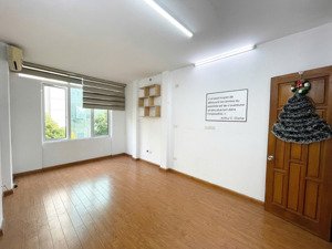 chính chủ cho thuê vp 40-6tr, ở mặt đường huy du, nam từ liêm, hà nội chia sẵn 2p, có chỗ để ô tô