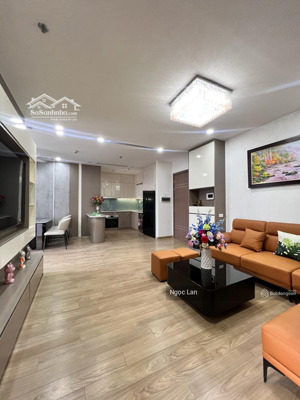 phố huỳnh thúc kháng - nguyễn chí thanh 35/90 m2 sổ đỏ tt đống đa 3 ngủ 2vs ô tô chạy qua . lô góc