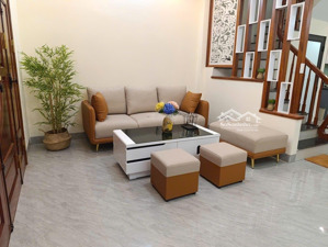 nhà liên mạc mới xây sáng bóng, ô tô đỗ cửa, full nội thất