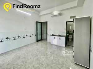 ban công đầy đủ nội thất ngay trần thị cờ