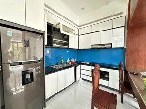 nhà phú hoà ngộp
hẻm 385 lê hồng phong, nhà cấp 4, 2pn, sân 2 xe oto, dt 7,8x15 tc 95m2