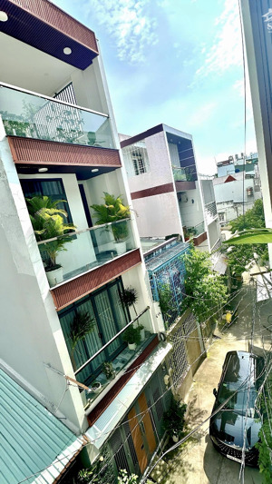 đường xe hơi 5m - nhà đúc 4 tầng (4pn) - dt: 4x18 (72m2) - cạnh lũy bán bích - chỉ 7.2 ty