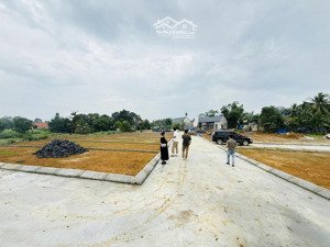 đúng 200 triệu= sổ đỏ 110m2 lô góc 2 mặt tiền full thổ cư siêu đẹp