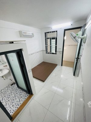 phòng thuê full nội thất nhà an ninh có hầm xe camera, khoá vân tay, máy lạnh máy giặt