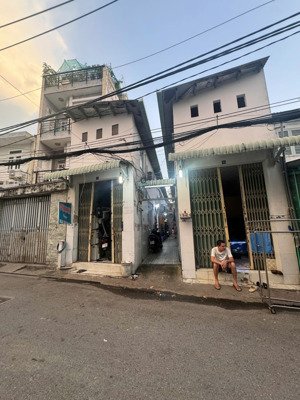 nhà trọ 1 sẹc tỉnh lộ 10 giáp tên lửa, dt: 6,7m x 25m, cấp 4, cho thuê: 25 tr/th, giá: 9 tỷ tl