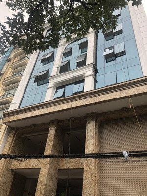 cho thuê nhà mặt phố xã đàn . dt : 80 m * 6 tầng . mt : 6 m . thông sàn , thang máy