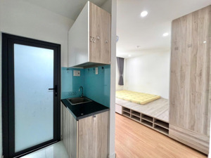 cho thuê căn hộ cửa sổ thiết kế hiện đại,ngăn bếp thang máy , full nt, gần cầu vượt 3 tháng 2 q10