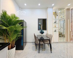 chính chủ bán nhà đường trần quang là p.12 q.gò vấp giá chỉ 9 tỷ 890tr/68m2. hẻm 6m