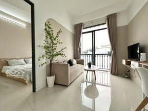 cho thuê 2pn + 1pk bancol 60m2,khu cao cấp hoa đào,ẩm thực phan xích long,thang máy,xe hơi tận cửa