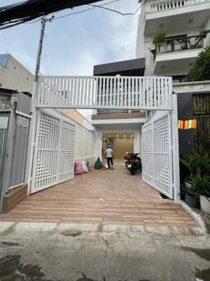 cực hiếm chỉ 90tr/m2 ! thu nhập 30tr/tháng -chdv 8p ngay chợ bà chiểu - 2 tầng 110m2 -chỉ 9,9 tỷ tl