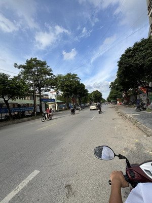 đất vàng-1 nhà ra phố- cổng đh công nghệp hà nội - xây cho thuê ccmn- 50m2- giá 6.9 tỷ