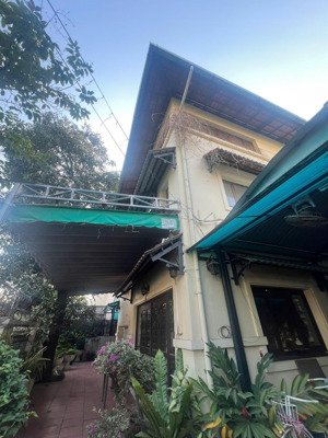 cho thuê biệt thự sân vườn 2 mặt tiền nguyễn văn hưởng, thảo điền vừa ở vừa kinh doanh .