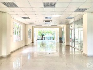 cho thuê văn phòng 60m2 thoáng sáng, có hầm xe, bảo vệ 24/24, giá thuê: 13.8 tr/tháng.
