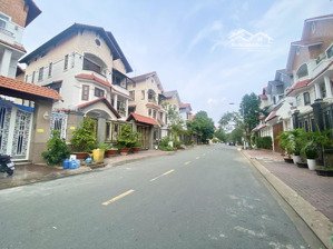 cho thuê ngay căn mặt phố , 125m2, full nội thất, 6pn,6wc.mt 12m, ngay trung tâm vùng.