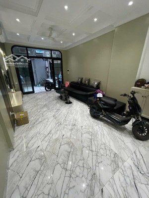 hiếm có! phân lô phố vip ngọc khánh, 42m2 x 6 tầng, mt 4.1m, ôtô vào nhà, kd văn phòng, ở sướng