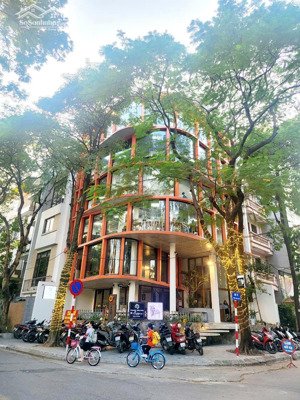 cho thuê văn phòng tầng 6, diện tích linh hoạt, sẵn mặt bằng!