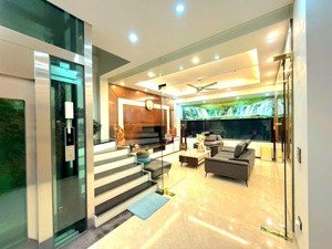 phân lô pháo đài láng. ngõ thông nguyễn chí thanh, 2 ô tô tránh, vỉa hè 2m, xây mới, thang máy sịn.