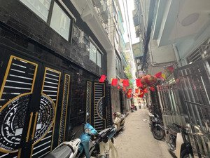 chdv 14 phòng khép kín dt 57m2 - mt 6m, oto đỗ cửa ngay đường hoàng mai. lh 