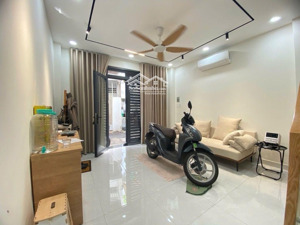 bán nhà nơ trang long - chỉ 5,x tỷ - ngang 4m - nở hậu - hẻm rộng rãi thoáng mát xe hơi đến sát nhà