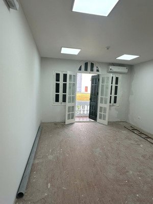 linhhk cho thuê mặt phố hàng mã 60m, mt 4m, vị trí buôn bán đỉnh