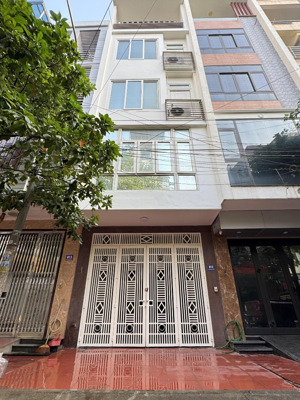 tôi cần bán căn nhà 5 tầng 50m2 khu đấu giá ngô thì nhậm hà đông
