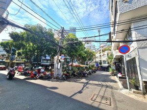 nhà mặt đường số 8m gần công viên ngay vĩnh hội - 4,5m x 9,9m. chỉ 12,4 tỷ