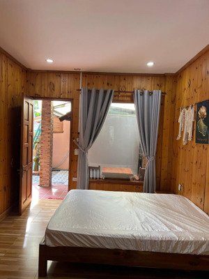 bán 394m2 trần hưng đạo, có 12 bung doanh thu 40tr/tháng, sổ có 203m2 đất ở, đi bộ ra biển được