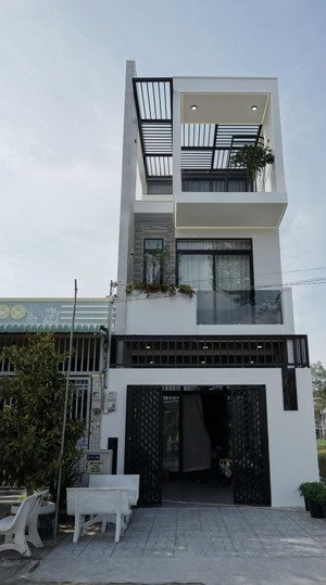 cô hương cần bán gấp nhà đg tô hiến thành p.10 q.10 giá chỉ 9 tỷ 790tr/ 58m2. hẻm 5m thông thoáng.