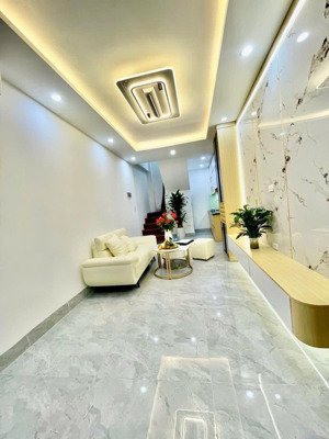 cực hiếm!!! bán nhà đường tôn thất tùng 30m 5 tầng 7,68 tỷ. ngõ nông, 20 m ra ô tô tránh