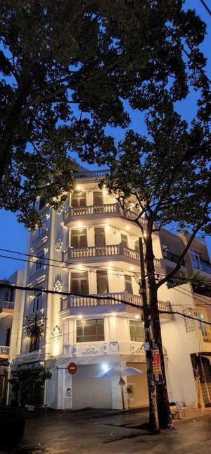 cho thuê nhà góc 2 mặt tiền 197 ngô quyền, quận 10 - dt 7x13m, 7tầng, có thang máy