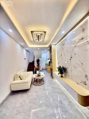 Căn nhà 28m2*4 tầng 7.68 tỷ ngõ 54 Tôn Thất Tùng- Đống Đa. Chỉ cách 1 nhà ra oto tránh