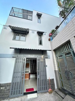 nhà phố trệt 2 lầu siêu xinh hẻm xe hơi thông gần coopmart quang trung