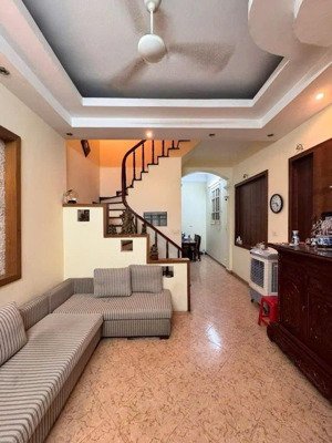 định công thượng - 45m2, mt 4m - mỗi tầng 2 phòng ngủ - ngõ thông, kinh doanh đỉnh, ở luôn.