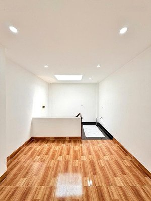 bán gấp nhà phố trần quang diệu, ngõ nông gần phố, gần vườn hoa, trường học, nhà đẹp ở ngay 36m2x5t