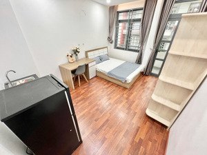 studio 35m2 full nội thất có sàn gỗ ấm và bancol thoáng ngay chợ bà chiểu giáp phú nhuận, gò vấp,q1