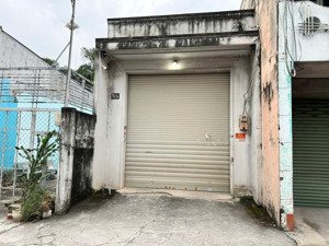 nhà 1/ trung mỹ vào 30m đường nhựa thông dt 4,2x20m nở hậu gần đh huflit hóc môn