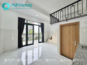 duplex siêu thoáng full nội thất có ban công siêu bự ở được 4 người 4 xe gần ngay đh luật tphcm
