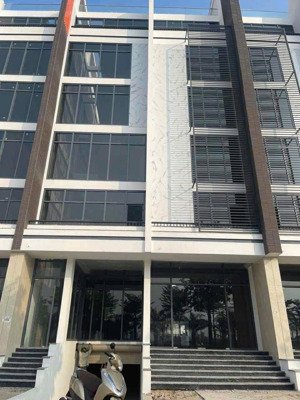 cho thuê mặt shophouse thanh hà gía 55tr/tháng. dt 300m2/ tầng