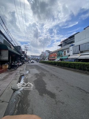 lô nhì đường phú thuận, quận 7, cách mt chỉ 20m, dt 6x18, giá 8.7 tỷ