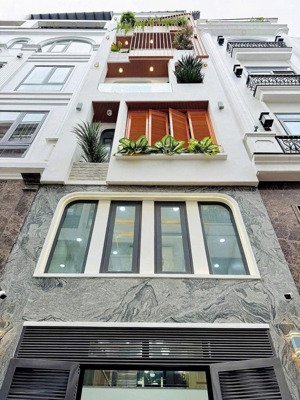 giảm giá bán nhanh nhà đường lê thị riêng-q1, gần ngã sáu phù đổng. 4tỷ2/72,6m2 đang cho thuê 28tr