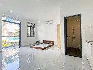 studio ban công full nội thất ở cầu vượt hoàng hoa thám