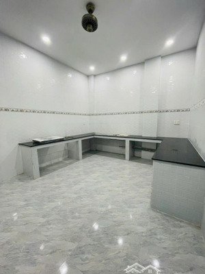 cho thuê nhà cấp 4 mới xây, gần hoàng diệu 2 thủ đức